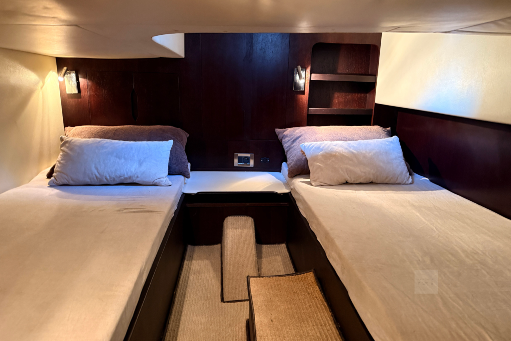 Arcoa Canot 41 inside 3