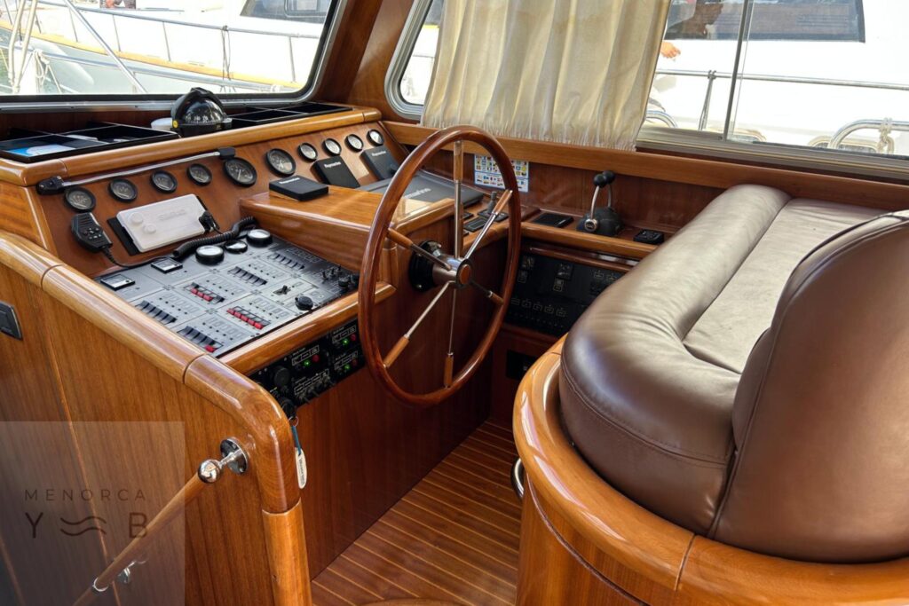 Menorquin 180 inside 1