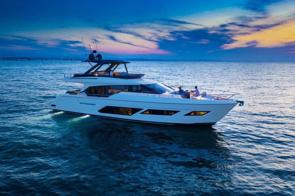 Ferretti Yachts 720 New